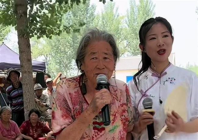 81岁沂蒙“头巾奶奶”王荣均去世