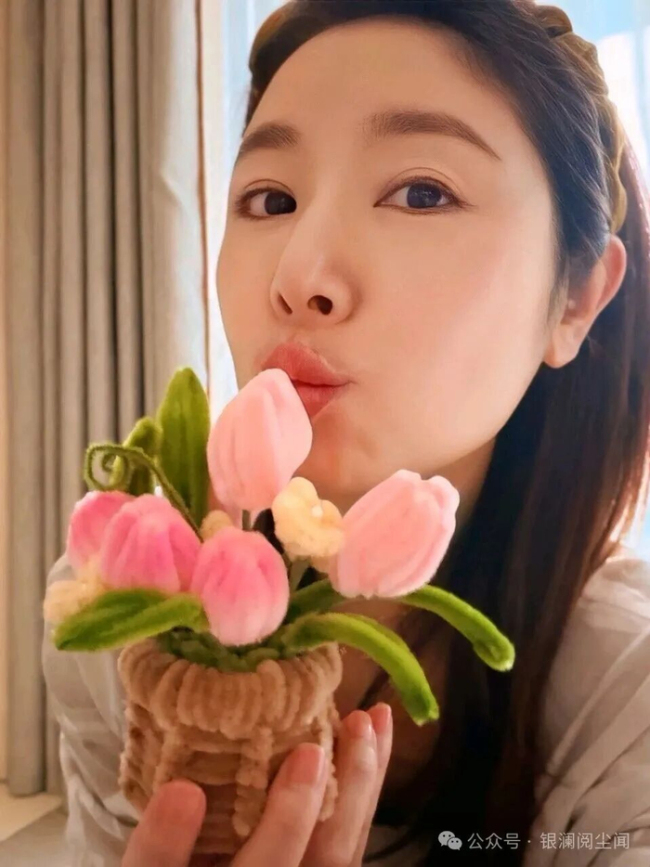 林心如晒女儿做的母亲节礼物 温馨画面打动网友