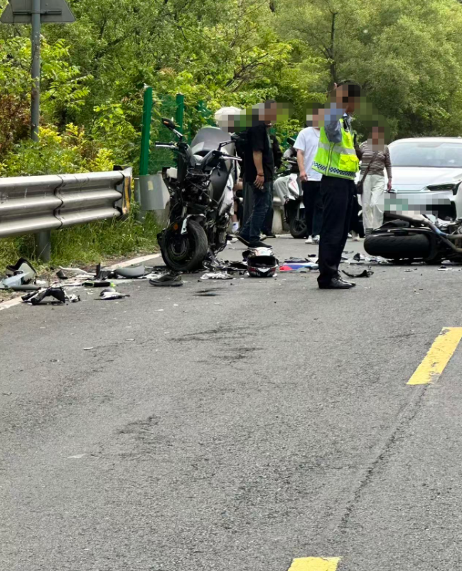 男子驾驶摩托车国道上逆行致1死 悲剧引发车友唏嘘