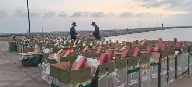 海警查获一起海上走私香烟案 查扣涉案香烟价值390余万元
