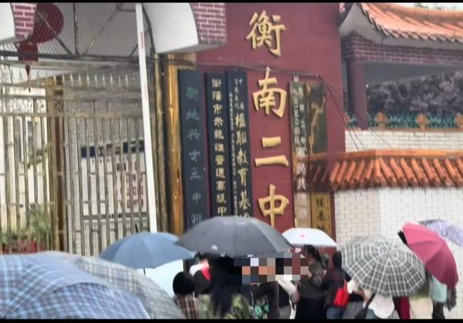 高二男生下晚自习在校内跑步后猝死