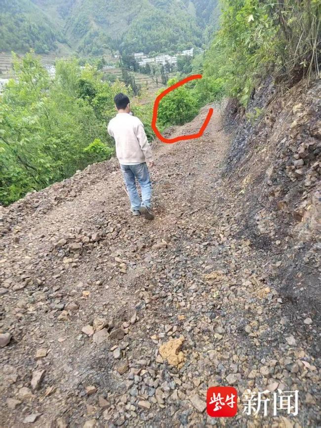 男子帮社区修路遇山体塌方坠崖身亡 口头雇佣引争议