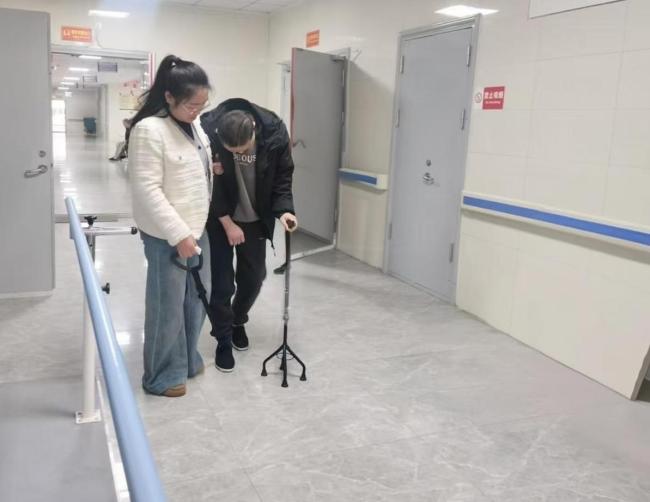研究生遭遇车祸心智如幼童 两个家庭的悲剧