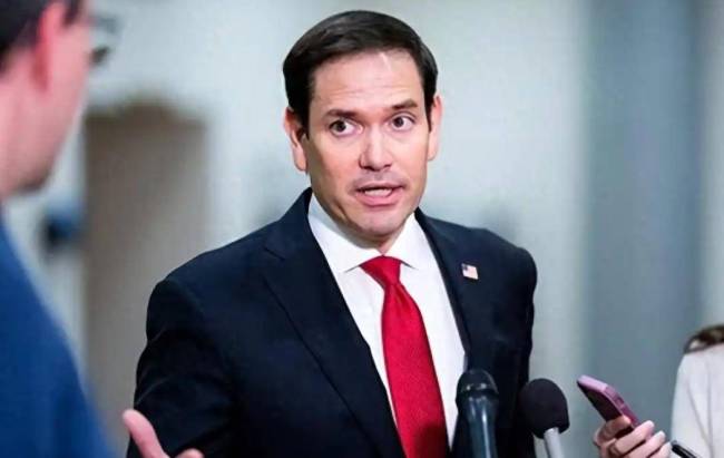 两大鹰派人物随行访华