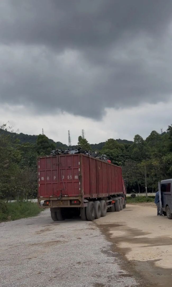 电鸡被拖百公里外 三四成车主弃车