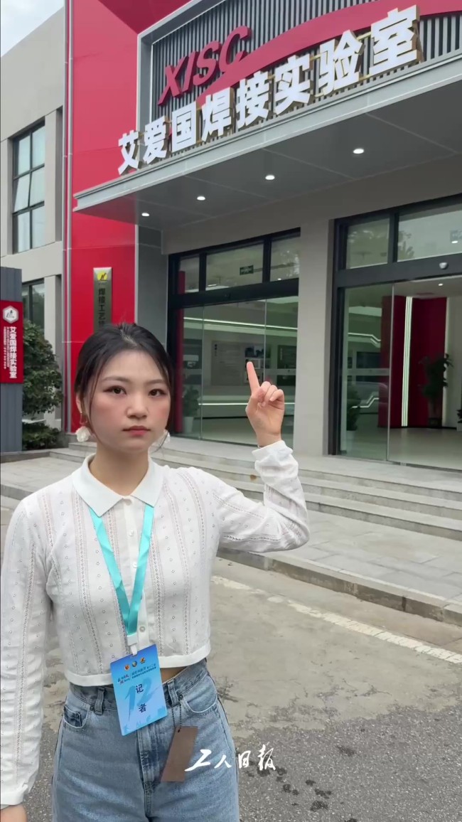 视马斯克中文发帖： 我儿子在学普通话 马斯克携子访华