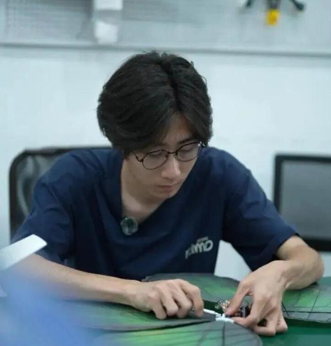 学生手搓仿生蝴蝶卖出20万 创新科技点亮婚礼现场