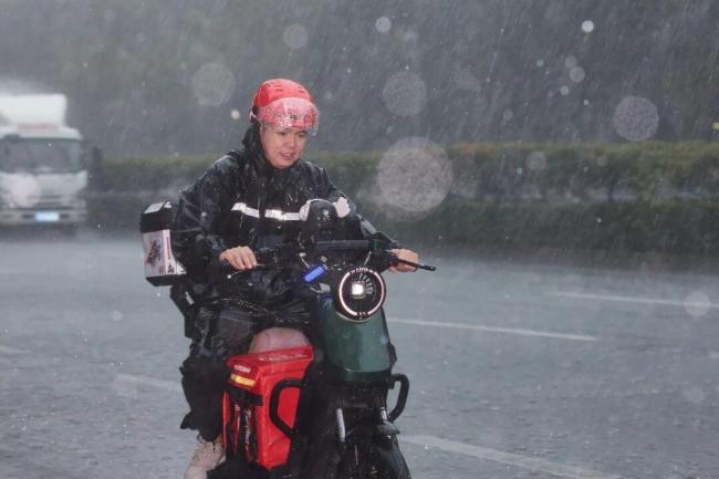 特大暴雨来了：广东面临危险暴雨形势