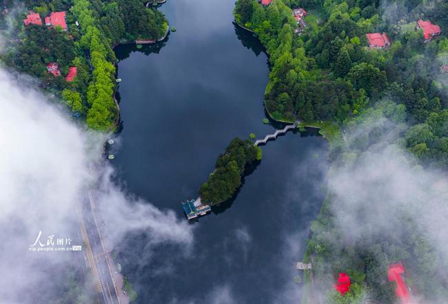江西庐山：云海景不雅好意思如画