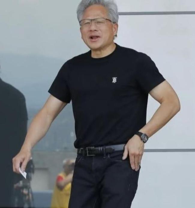 黄仁勋说莫得任何责任我看不上 从扫茅厕到科技巨头的崛起