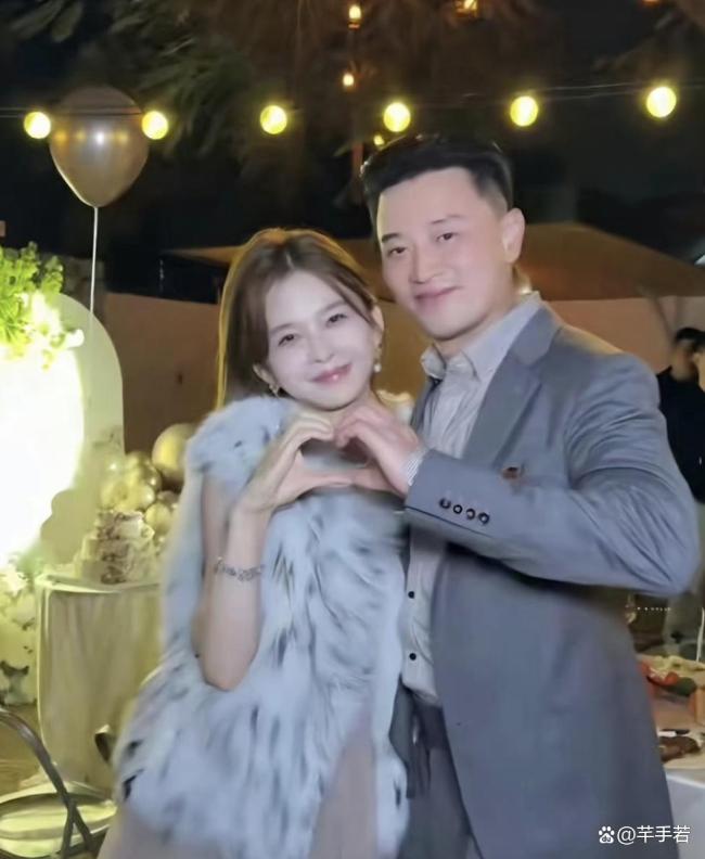 曝蒋毅婚后私信女网友 亲密互动引争议
