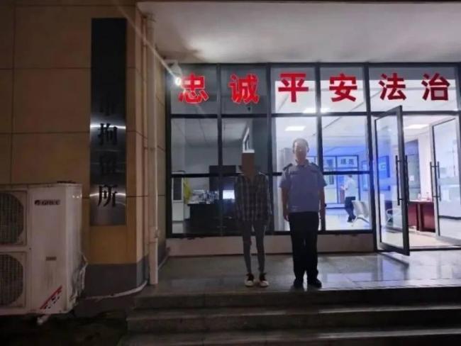 女子醉酒后强邀邻桌男子拼酒