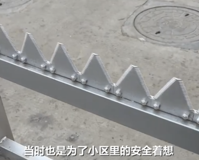 小区护栏刀片割伤男孩 物业态度嚣张 物业责任与良知何在