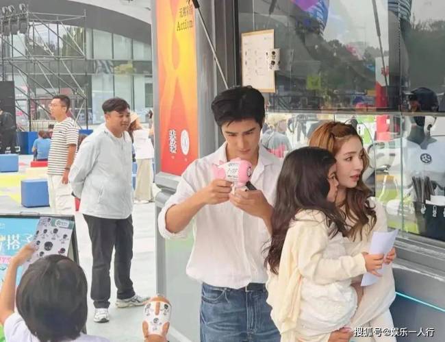 姜潮麦迪娜7岁儿子颜值 遗传基因开挂