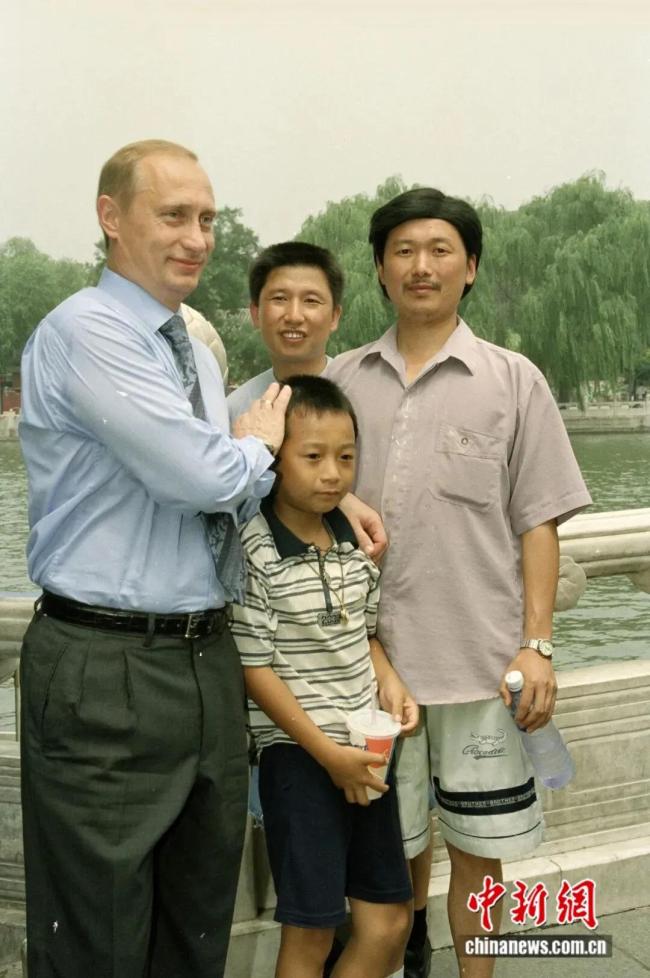 家属讲述26年前普京抱中国男孩细节