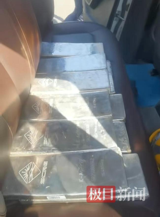 近亿元银砖遗失13块 司机苦寻最后一块 悬赏26万寻线索