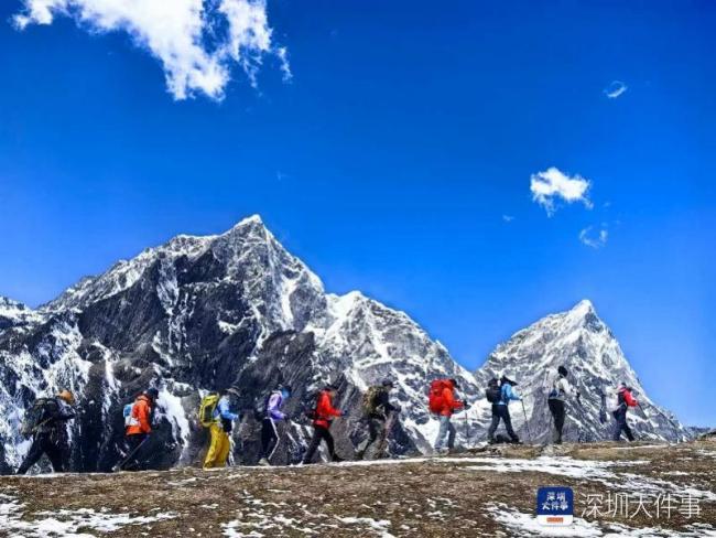 深圳初中生登顶珠穆朗玛峰 刷新最年轻纪录