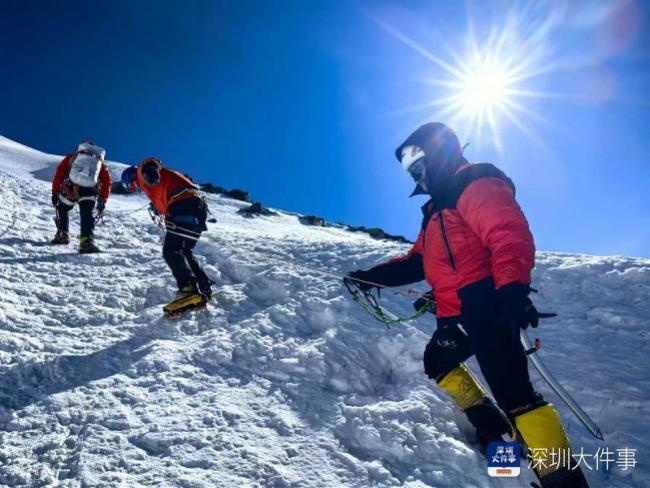 初中生登顶珠峰 成中国最年轻登顶者 少年刷新纪录