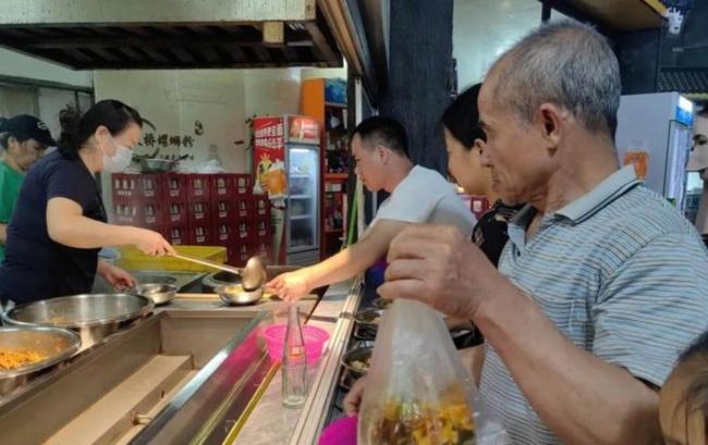 老板免費(fèi)送螺螄粉引來(lái)了免費(fèi)供貨商 暖人心行動(dòng)遭質(zhì)疑