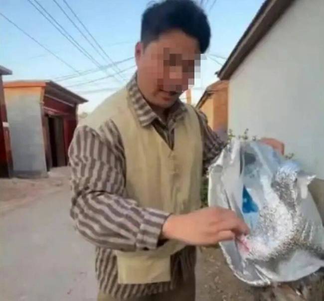 男子买18个充电器调包 卖家千里维权 揭露调包骗局