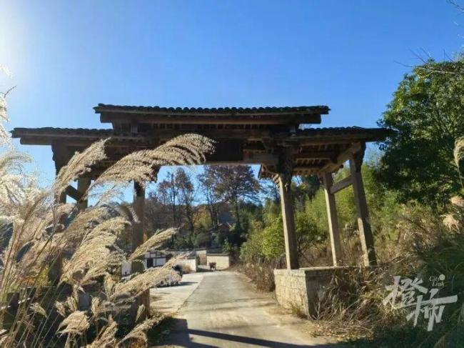 阿姨卸载“指南针”半年仍被扣1608元 无告知持续扣费引发争议