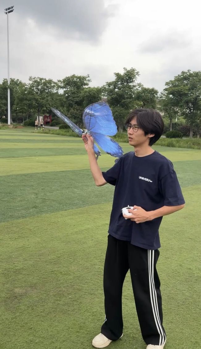 大学生“手搓”蝴蝶卖1500元/只
