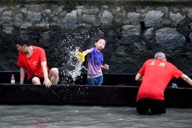 广州石牌村八龙齐醒奏响端午序章 传统习俗焕发新彩