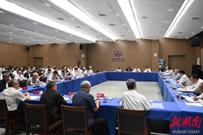 湖南省委邀院士专家座谈学习袁隆平