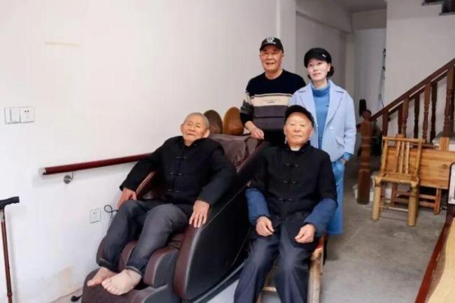 夫妻把隔壁孤寡阿公当亲人孝敬6年 一句承诺温暖人心
