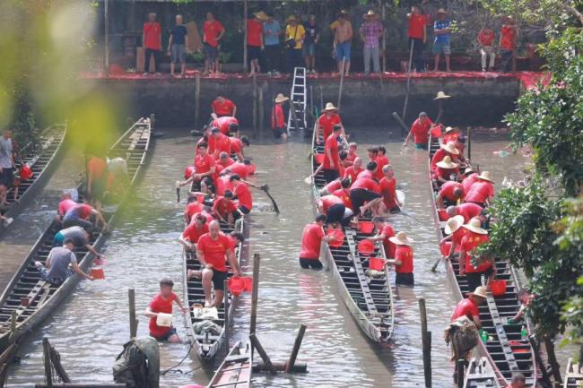 广州石牌村八龙齐醒奏响端午序章 传统习俗焕发新彩