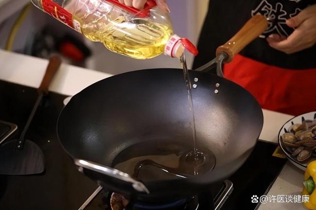 食用油开封近俩月就报废？真别吃了 氧化风险需警惕
