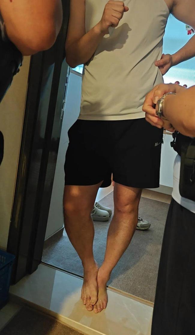 男子网购充电器调包退货 18个充电器变沙子