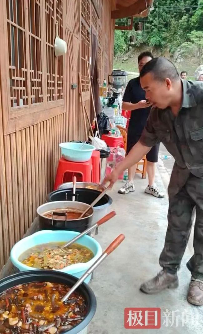 记者五进白水河村：运物资骡马队下岗 救援通道全面畅通