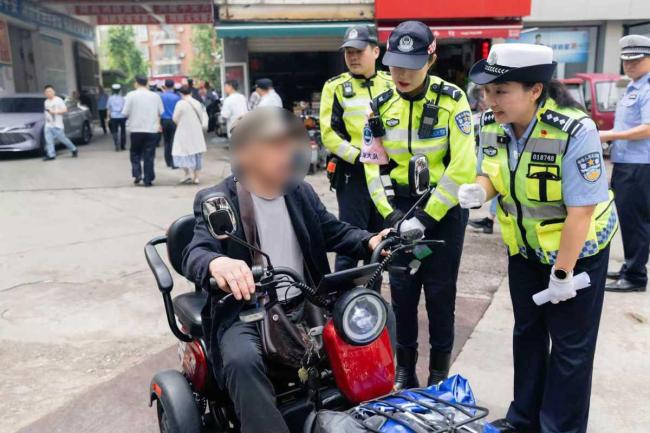 老頭樂"能賣為何卻不能上路：安全隱患引關注