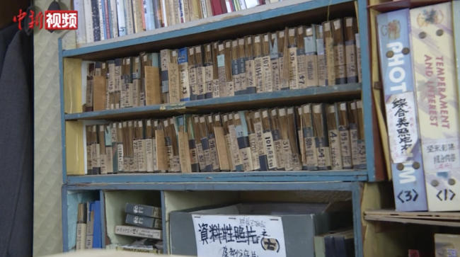 耄耋老人70年拍摄十几万张时代底片 热爱不老