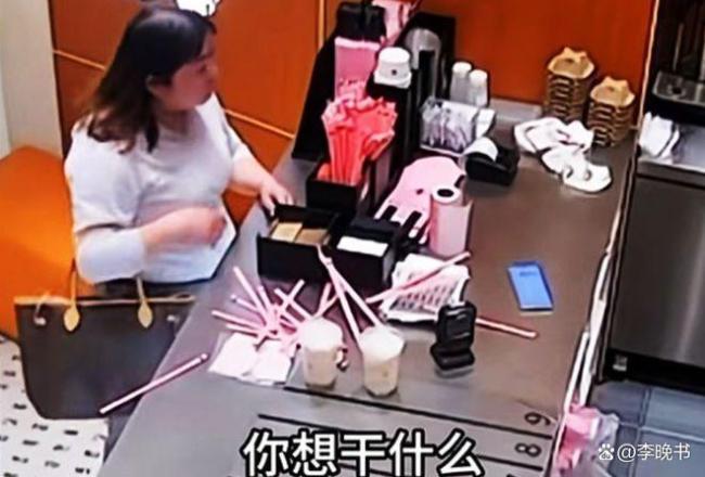 官方回應(yīng)大鬧奶茶店女子被指系老師，教育局：正在調(diào)查處理