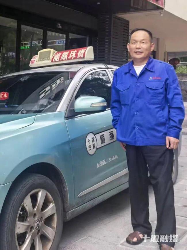 乘客酒后誤付車費(fèi)司機(jī)報警 微信到賬19萬引發(fā)關(guān)注