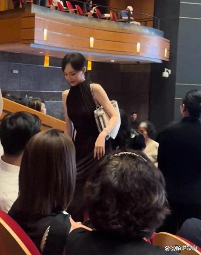 唐嫣参加女儿幼儿园活动