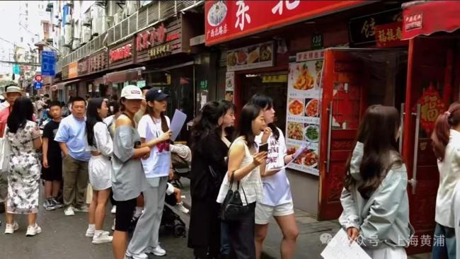 上海一小攤被韓國人“包圍” 網(wǎng)紅煎餅果子吸引打卡熱潮