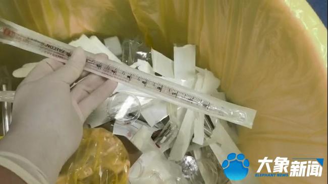 記者暗訪助孕實驗室遭拖拽 非法機構暴露真相