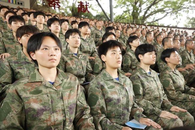 當(dāng)兵前后的真實對比 青春蛻變見證成長