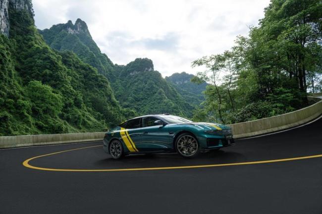 領(lǐng)克10/10+上市 重塑中大型運(yùn)動(dòng)純電轎車標(biāo)準(zhǔn)