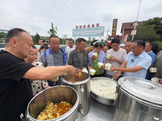 4名农机手赴河南收麦 当地安排住宿