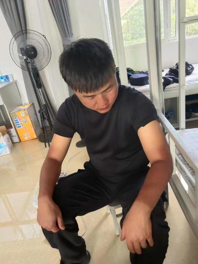 我不敢说想爸爸 怕爸爸难过得很：5岁儿子的秘密思念