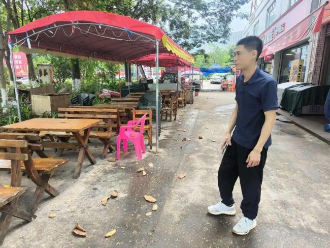 暴雨天“燒烤哥”徒手沖進(jìn)水中救人 凡人善舉溫暖人心