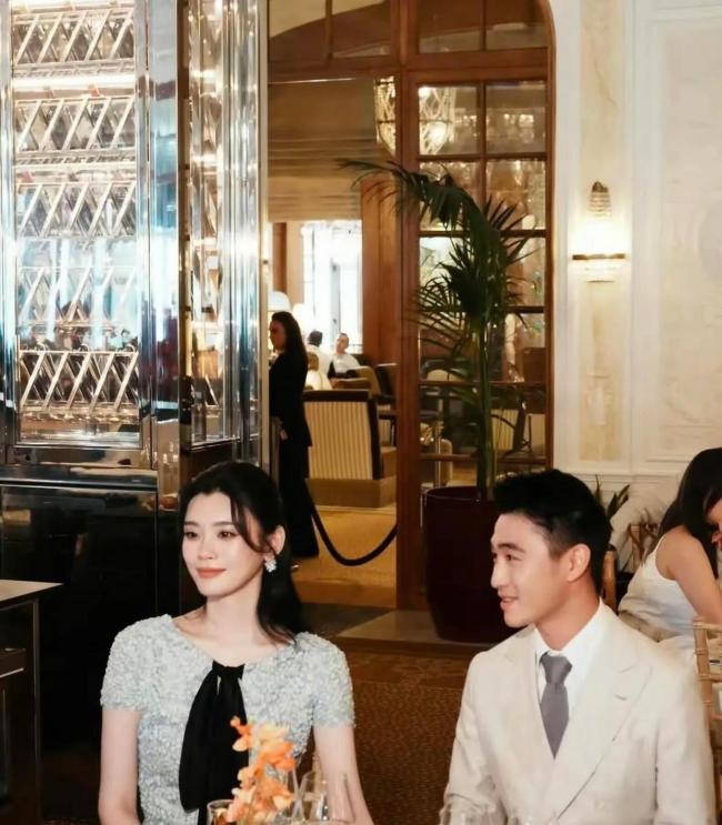 谷爱凌奚梦瑶婚礼晚宴合照 珠宝闪耀见证爱情