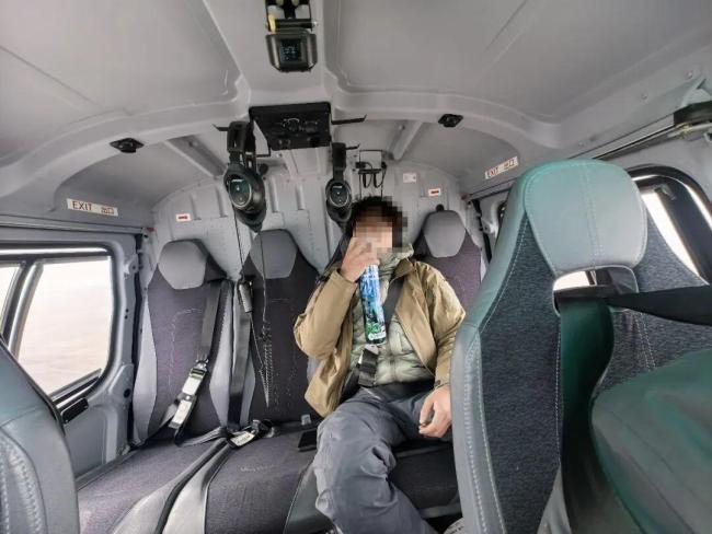 男子穿越無人區(qū)被困警方救援 空地聯(lián)合緊急搜救