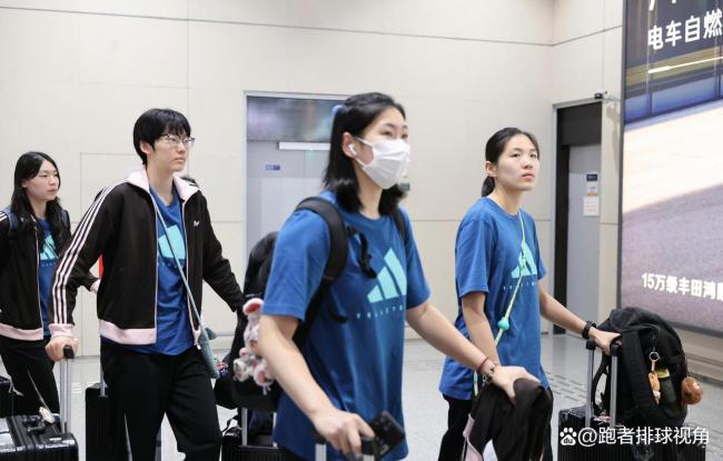 中国女排新球衣亮相 备战南京站比赛