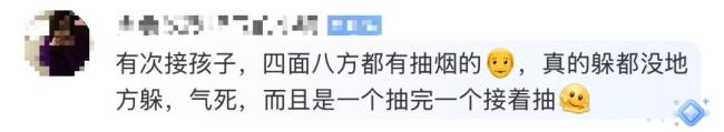 中學生一出校門就點上煙了 校園門口的“游煙”爭議