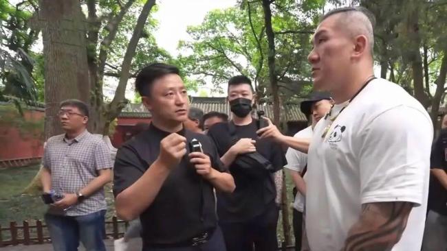 武侯祠首席讲解员是保安转型 从保安到文化桥梁